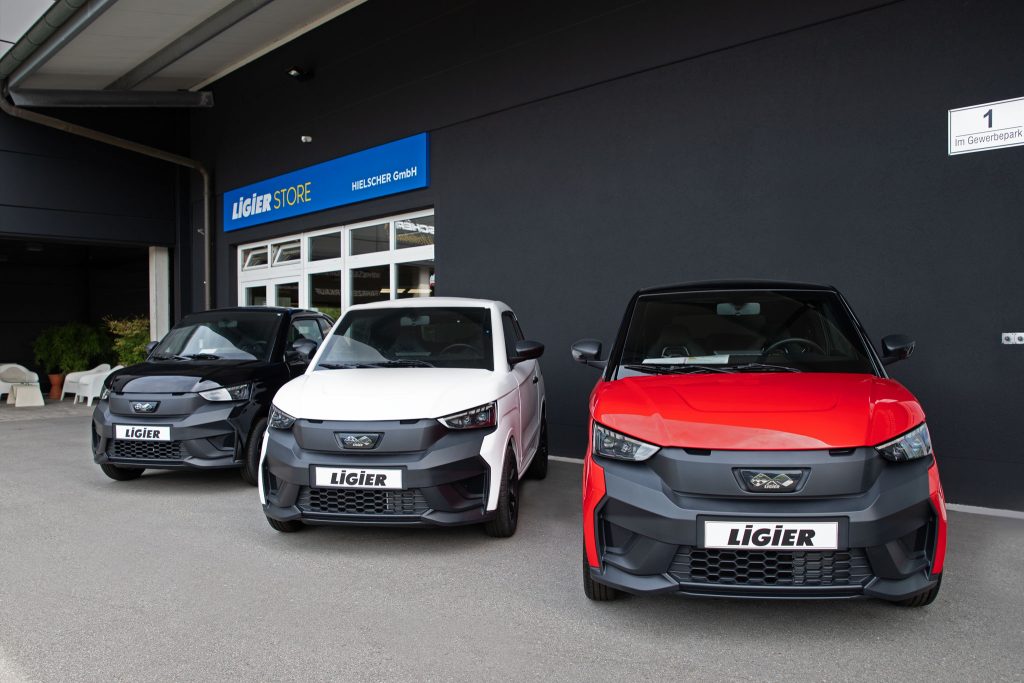 Ligier Store Chamerau / Cham und Microcar Mopedautos in den Farben Rot, Schwarz und Weiß geeignet zum Autofahren ab 15 Jahren
